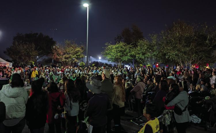 Hundreds attend FV’s annual tree lighting. Photo by SCOTT ROGERS / Fountain Valley Living Magazine