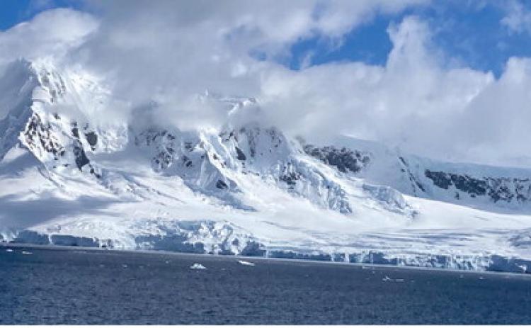 The Sapphire Princess passes the Transantarctic Mountain Range. Photo provided by Bev Mast